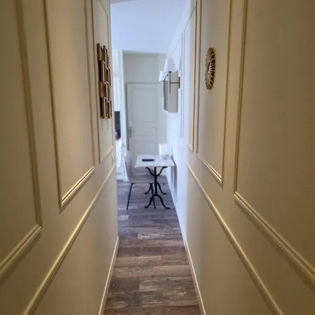 Lägenhet Chez Lea - Aux Pieds De La Cathedrale *